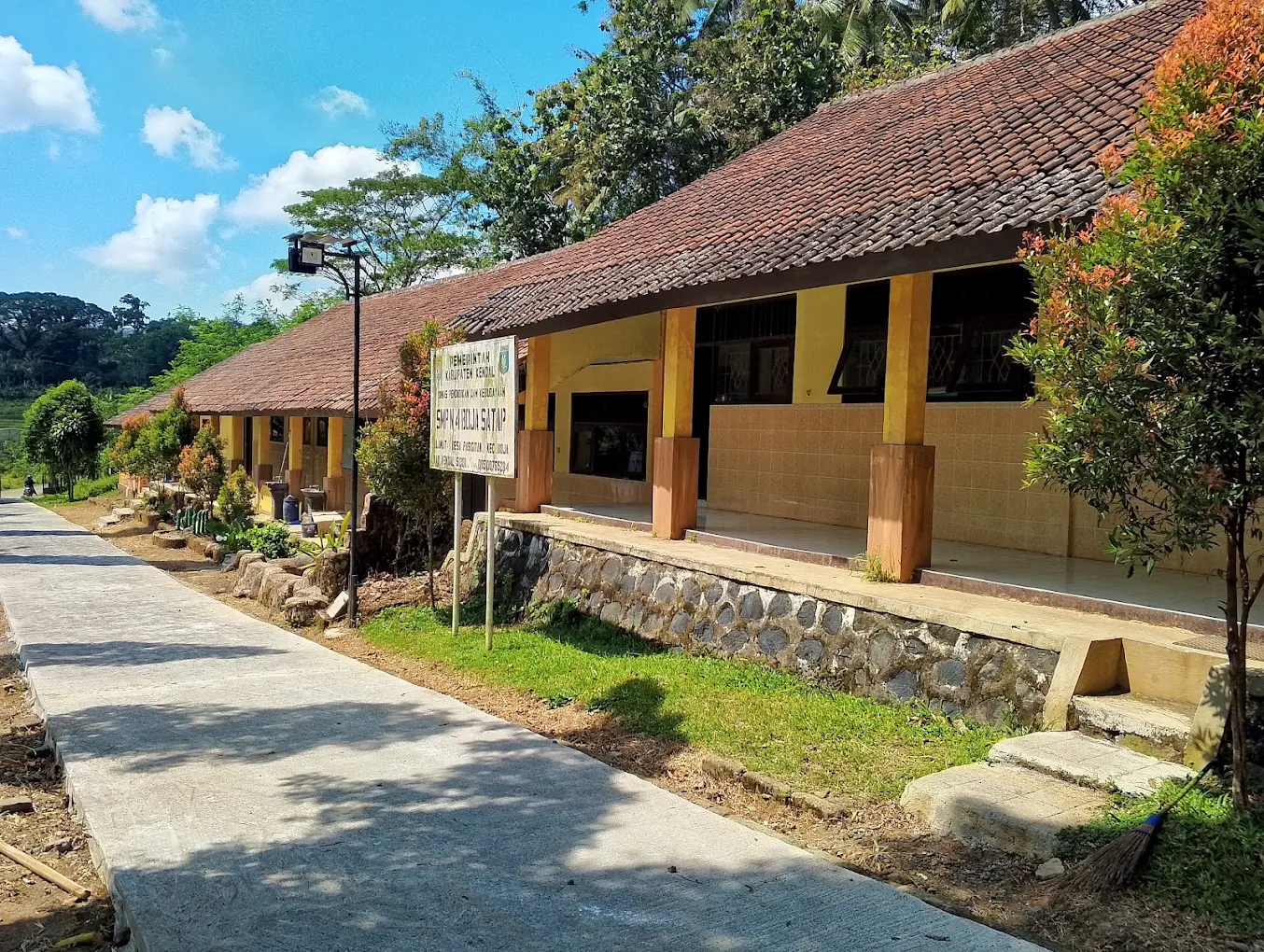 Lingkungan SMP Negeri 4 Boja Satu Atap